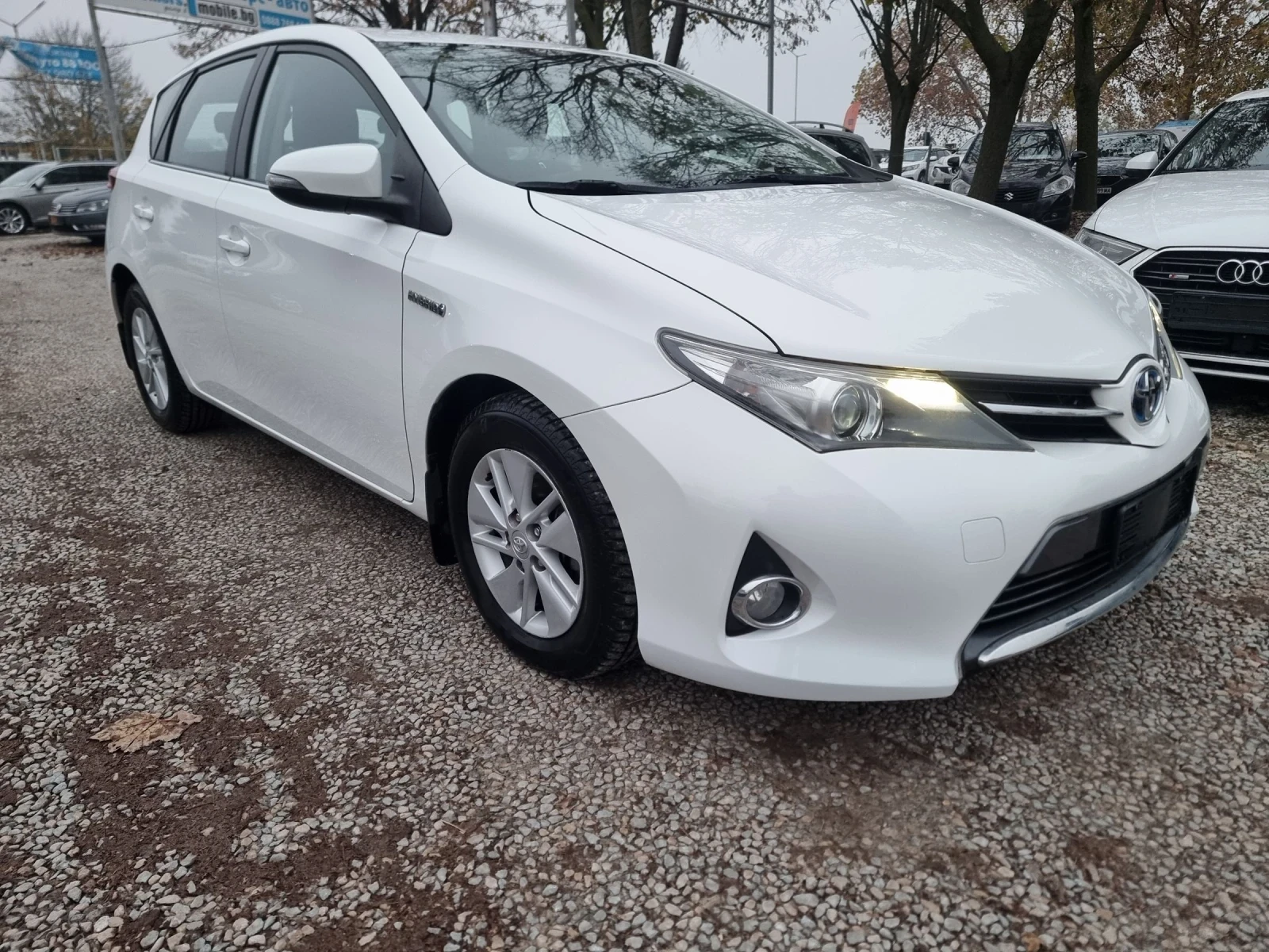 Toyota Auris 1, 8hibrid - изображение 3