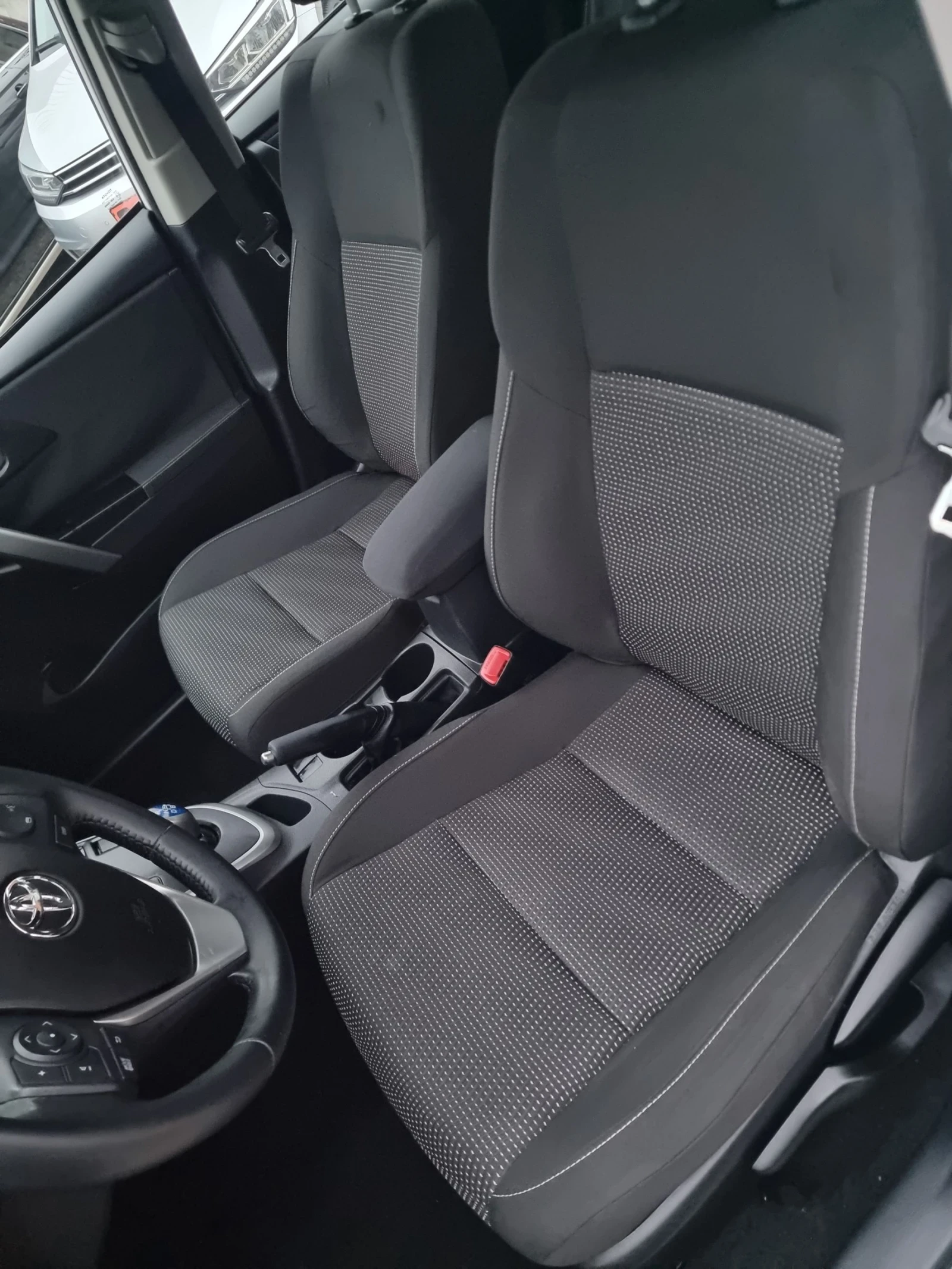 Toyota Auris 1, 8hibrid - изображение 9