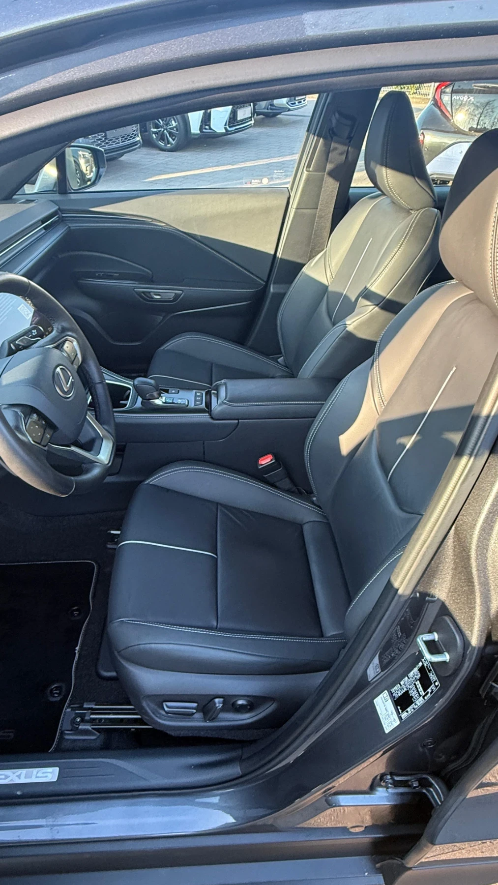 Lexus LBX 360Camera/HUD/ML sound/В гаранция , снимка 5 - Автомобили и джипове - 53724511