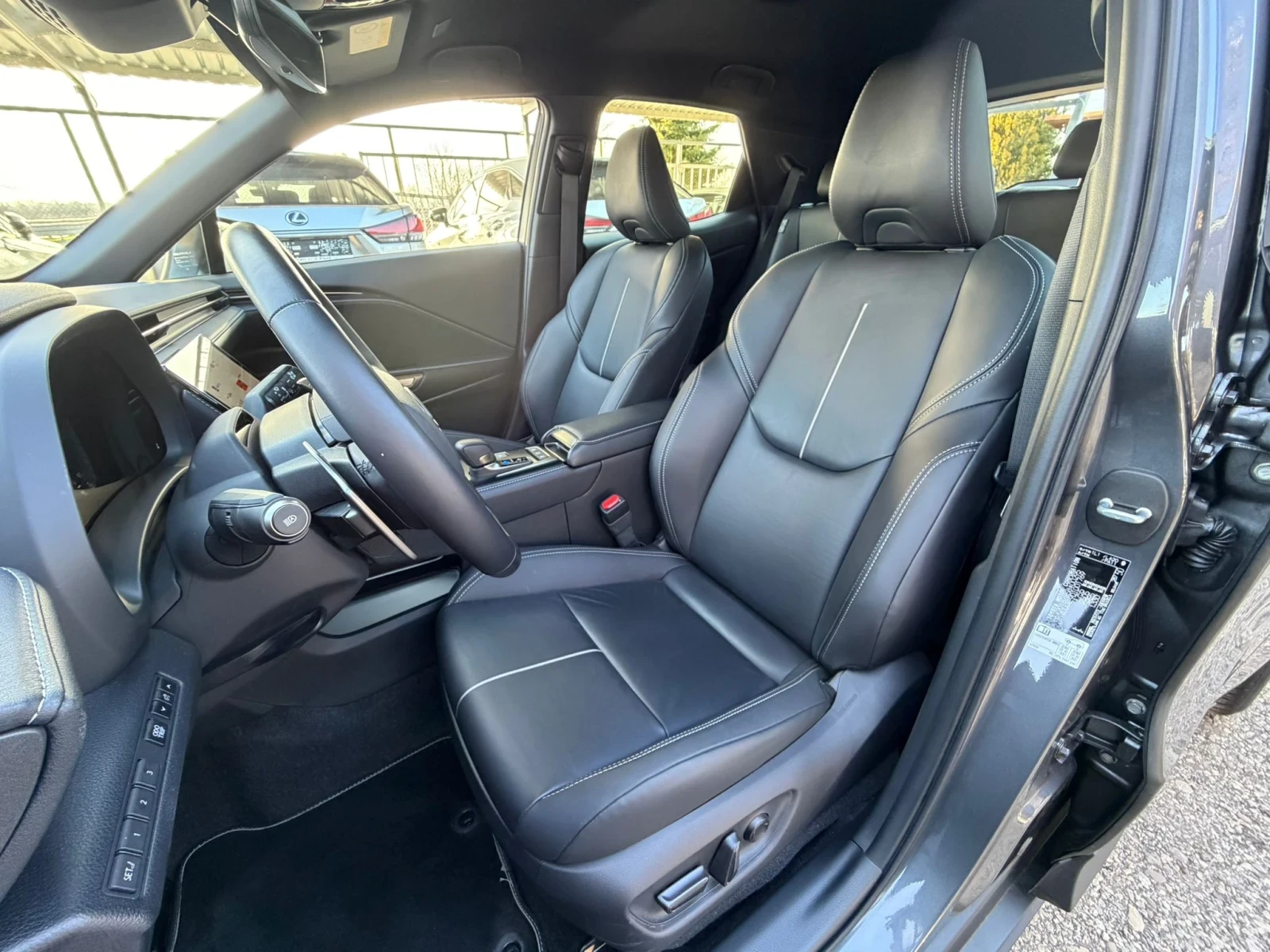 Lexus LBX 360Camera/HUD/ML sound/В гаранция , снимка 13 - Автомобили и джипове - 53724511