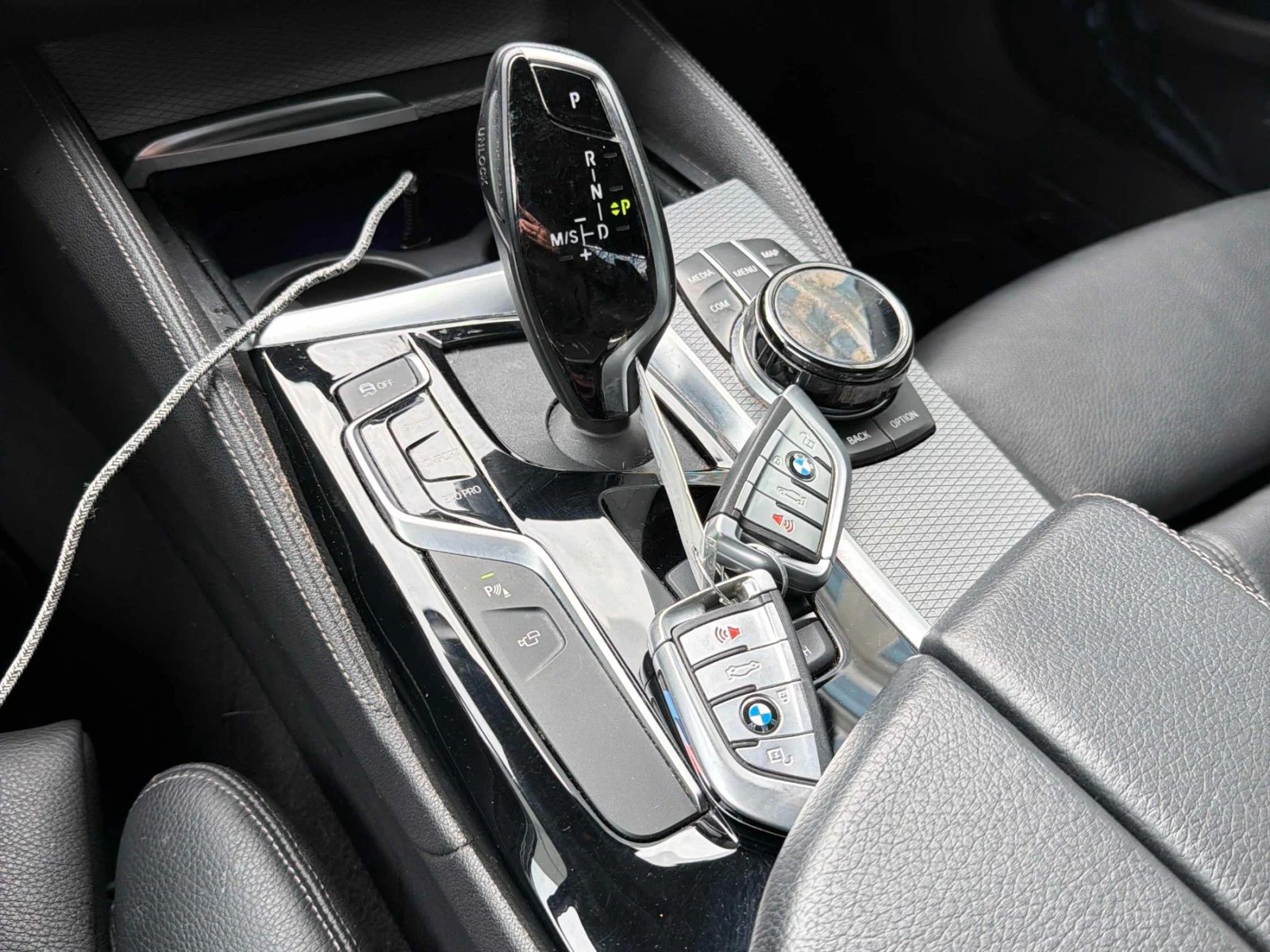 BMW 540 ПОДГРЕВ * ПАНОРАМА * 2 КЛЮЧА * ЩОРИ * H/K, снимка 16 - Автомобили и джипове - 54210399