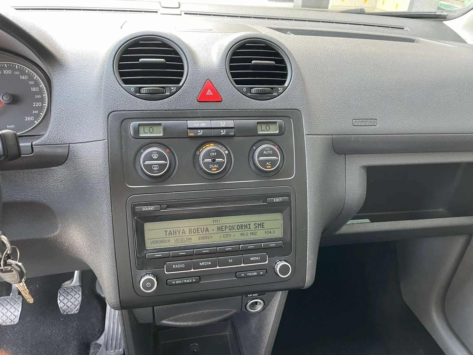 VW Caddy, снимка 12 - Автомобили и джипове - 55614500