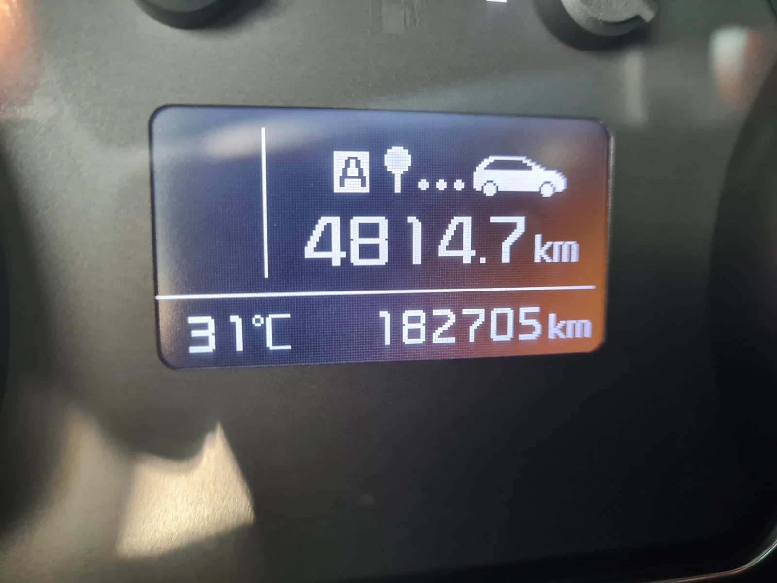 Kia Carens 1.6i 16V 135p.s / 6+ 1 места / EVRO 5B , снимка 13 - Автомобили и джипове - 55667852