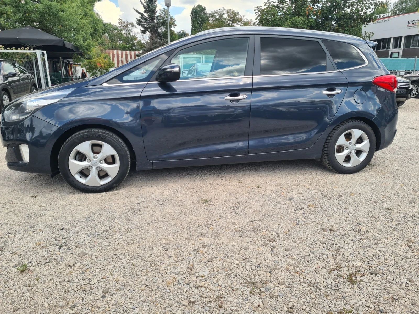 Kia Carens 1.6i 16V 135p.s / 6+ 1 места / EVRO 5B , снимка 7 - Автомобили и джипове - 55667852