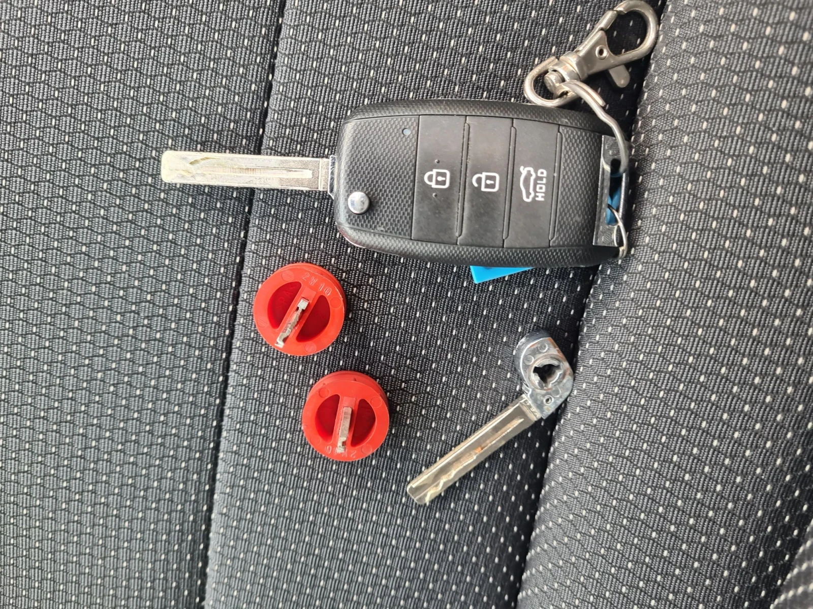 Kia Carens 1.6i 16V 135p.s / 6+ 1 места / EVRO 5B , снимка 17 - Автомобили и джипове - 55667852