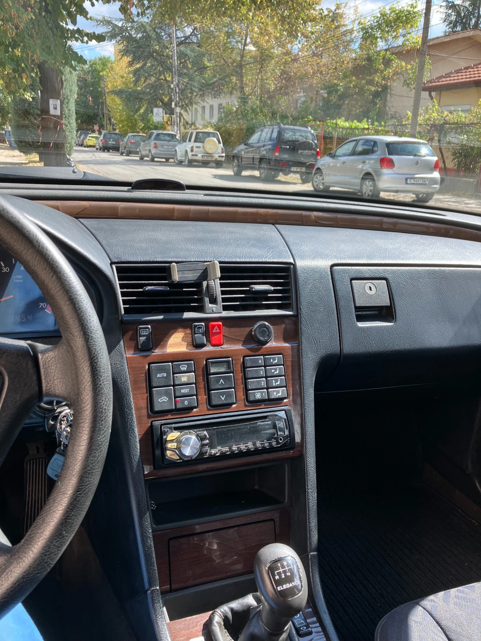 Mercedes-Benz C 200 Елеганс, снимка 3 - Автомобили и джипове - 56224312