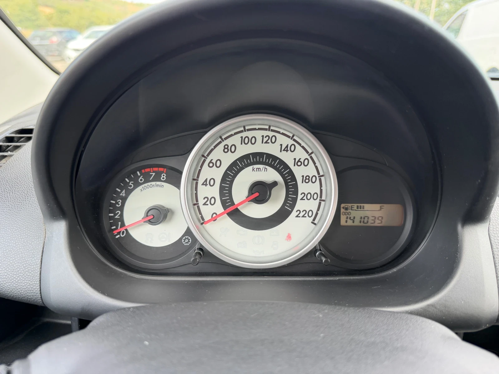 Mazda 2 1.3 Бензин 4 Цилиндъра Климатик, снимка 11 - Автомобили и джипове - 56228015