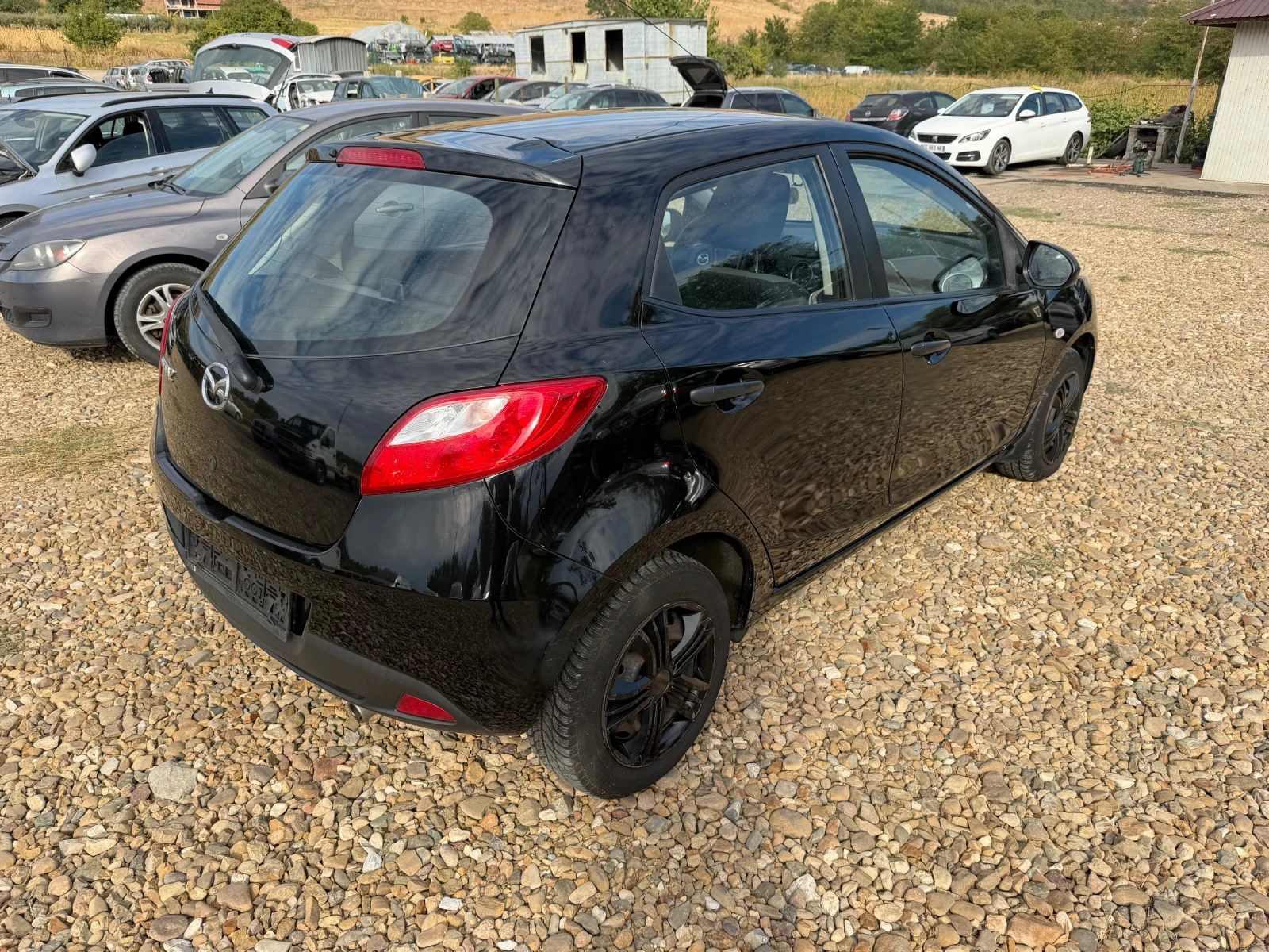 Mazda 2 1.3 Бензин 4 Цилиндъра Климатик, снимка 7 - Автомобили и джипове - 56228015