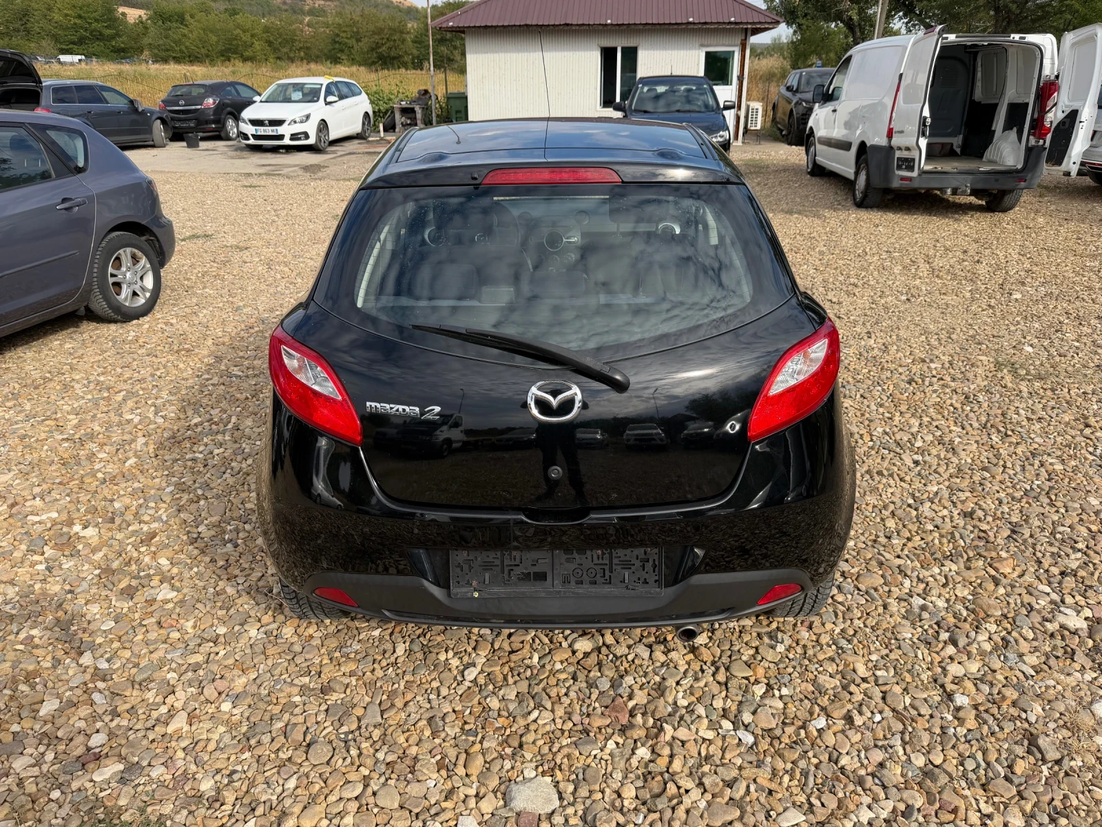 Mazda 2 1.3 Бензин 4 Цилиндъра Климатик, снимка 6 - Автомобили и джипове - 56228015