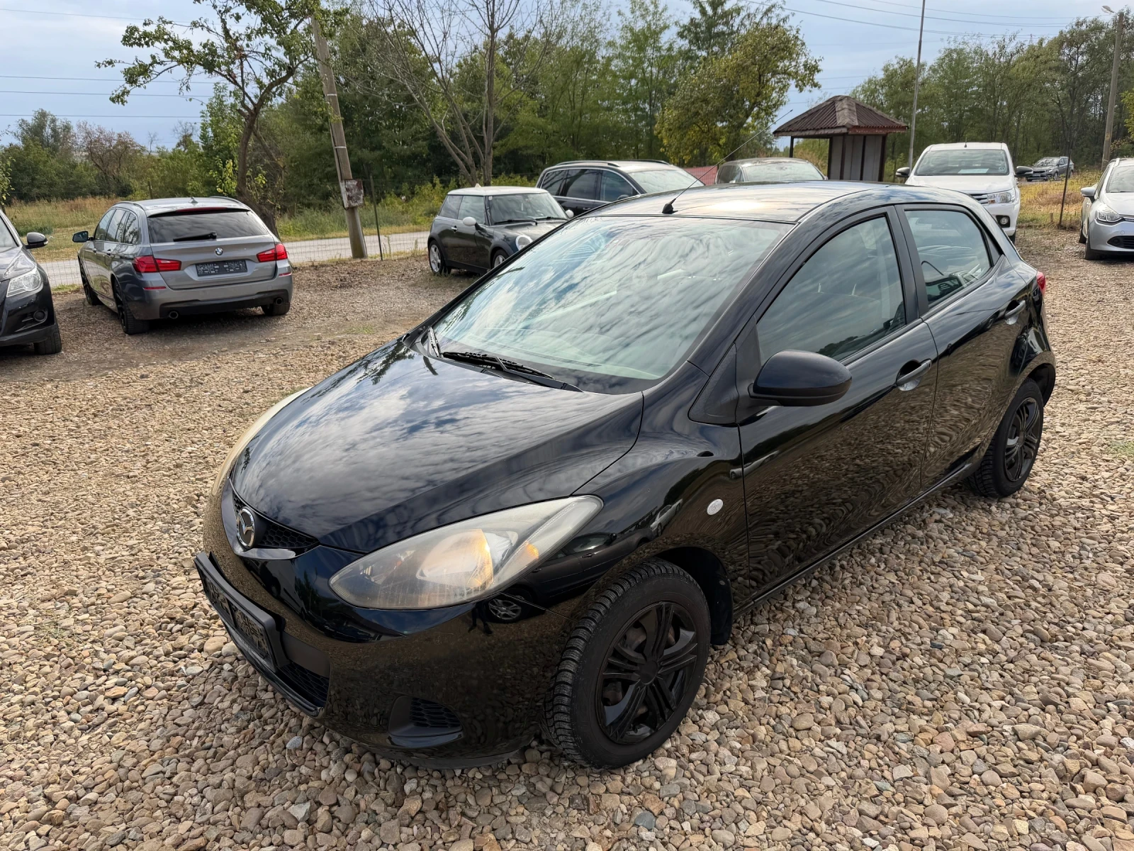 Mazda 2 1.3 Бензин 4 Цилиндъра Климатик, снимка 3 - Автомобили и джипове - 56228015