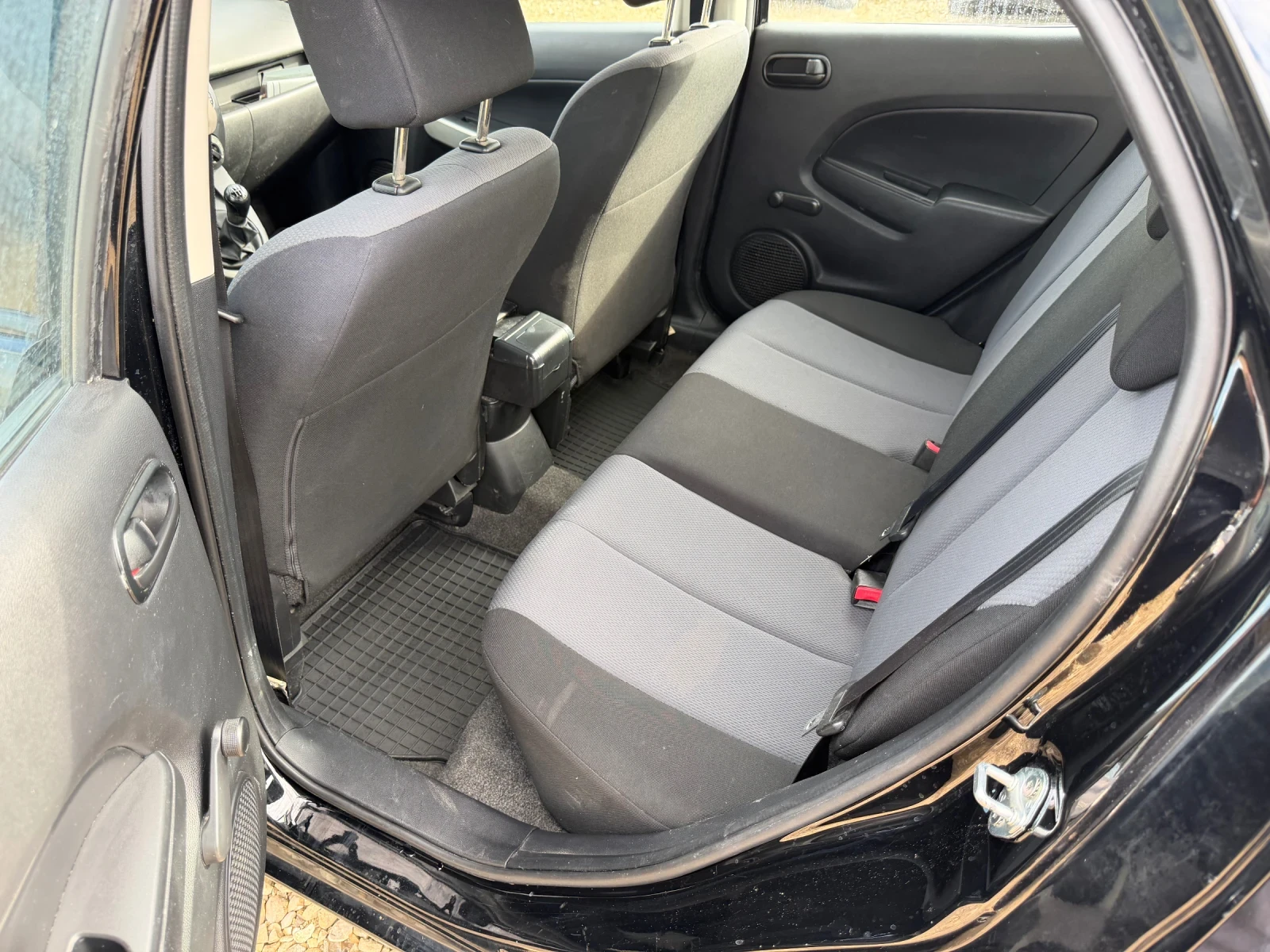 Mazda 2 1.3 Бензин 4 Цилиндъра Климатик, снимка 9 - Автомобили и джипове - 56228015