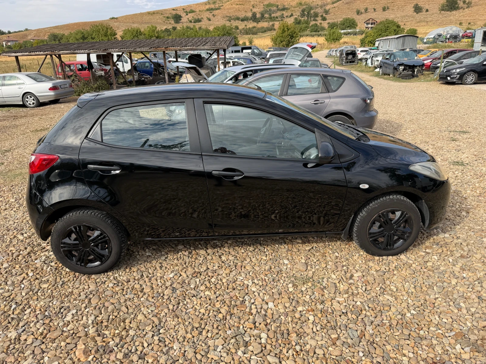 Mazda 2 1.3 Бензин 4 Цилиндъра Климатик, снимка 4 - Автомобили и джипове - 56228015