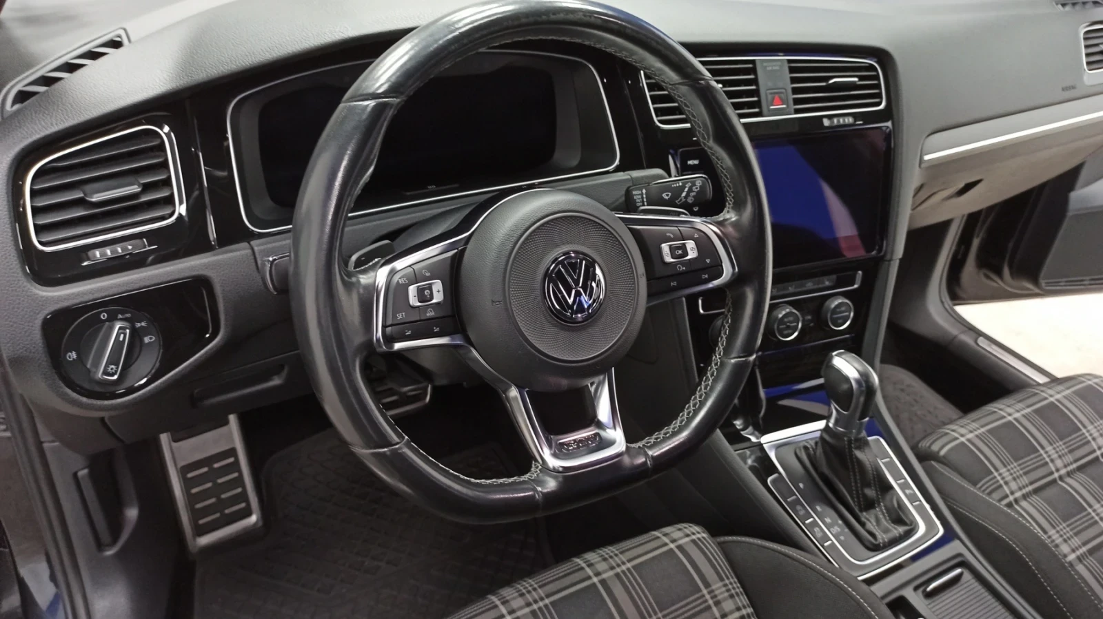 VW Golf GTD DSG, снимка 17 - Автомобили и джипове - 56381954