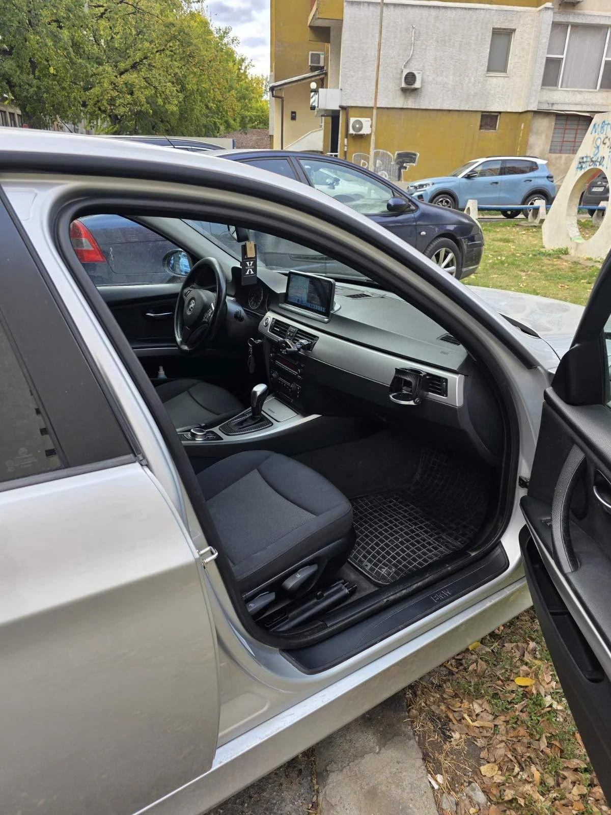 BMW 320, снимка 2 - Автомобили и джипове - 56544166