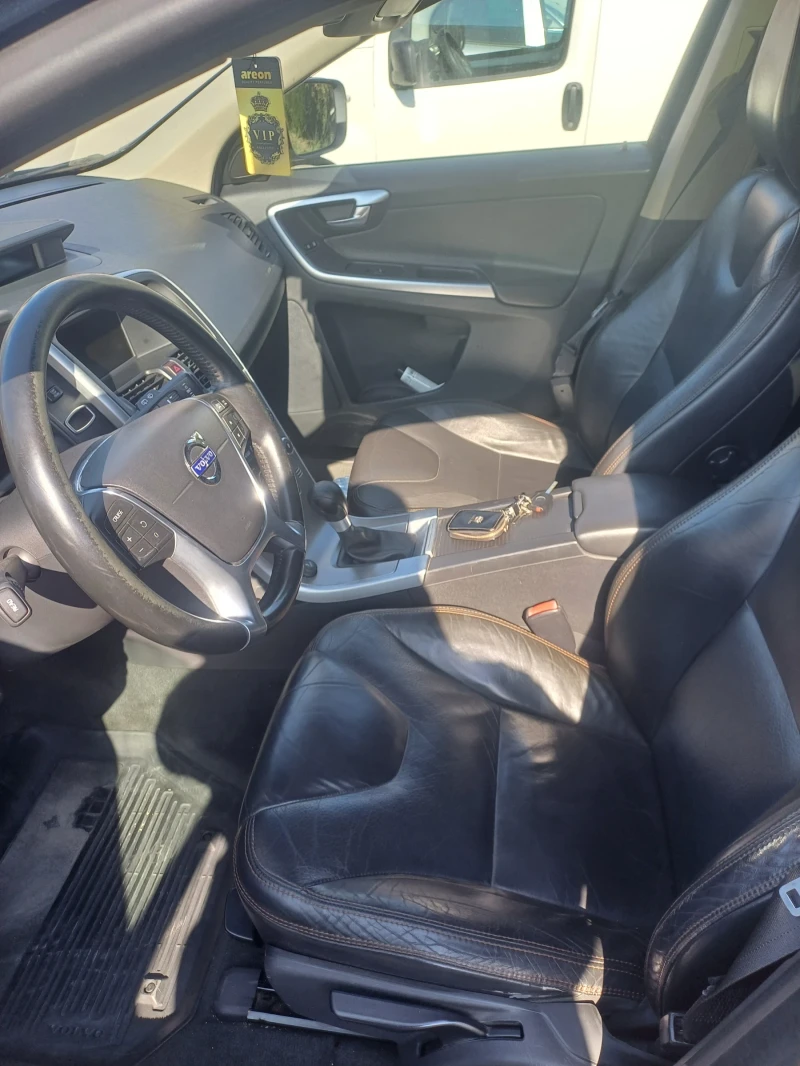 Volvo XC60 2.4d D5, снимка 9 - Автомобили и джипове - 52462343