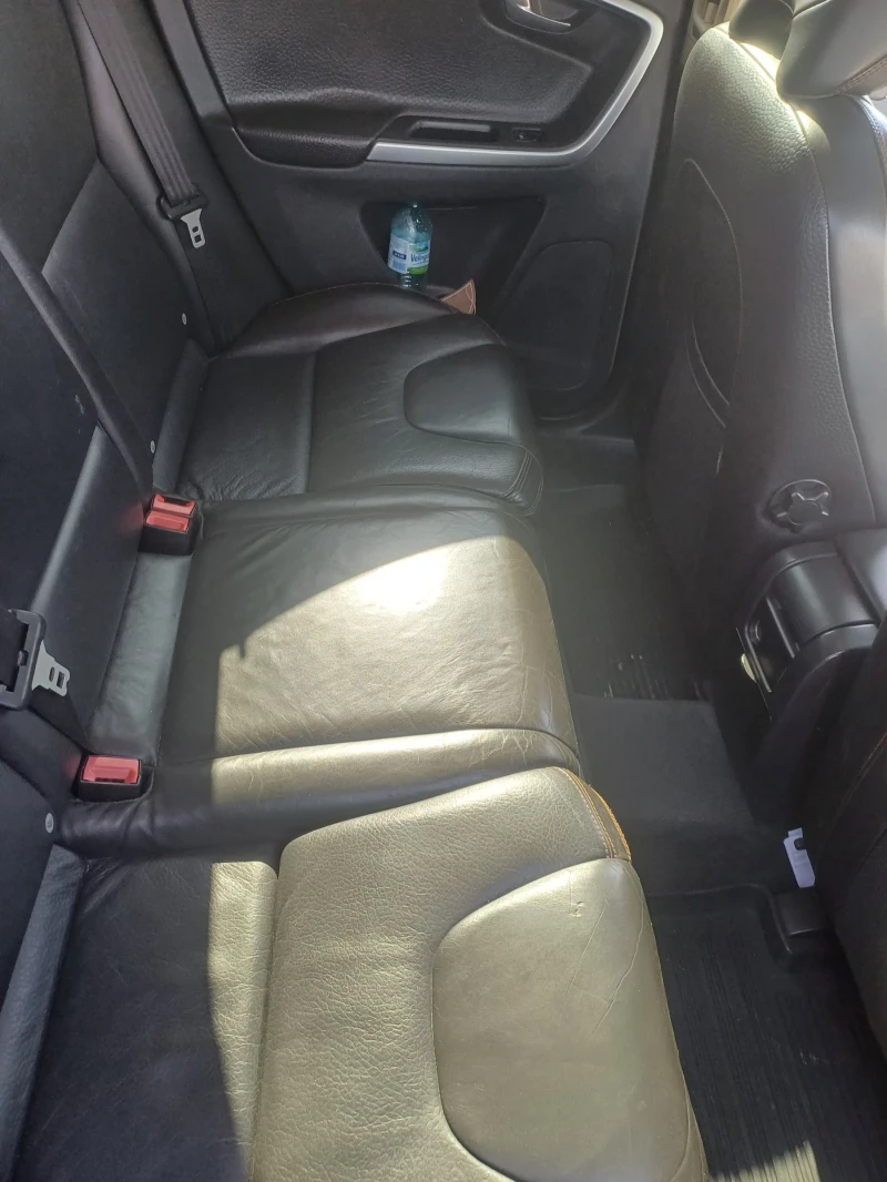 Volvo XC60 2.4d D5, снимка 10 - Автомобили и джипове - 52462343