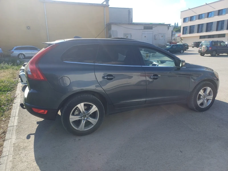 Volvo XC60 2.4d D5, снимка 11 - Автомобили и джипове - 52462343