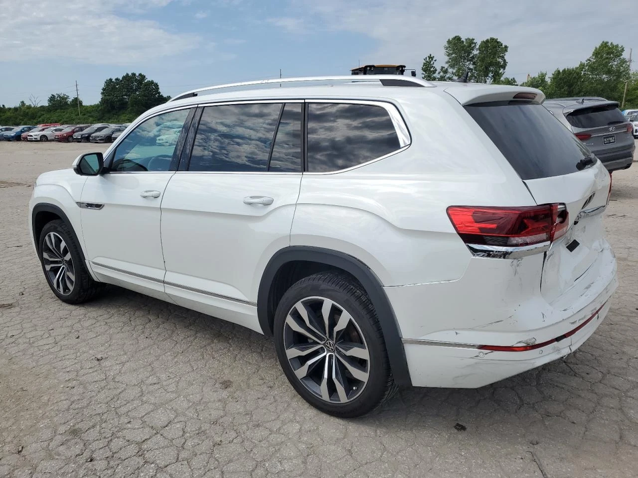 VW Atlas SEL PREMIUM R-LINE - изображение 4