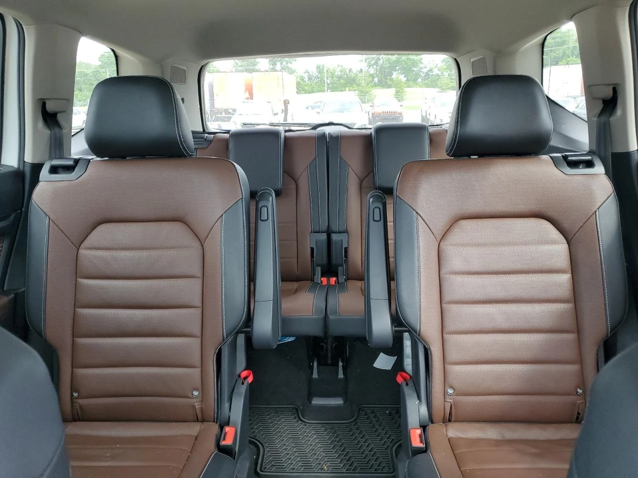VW Atlas SEL PREMIUM R-LINE - изображение 10