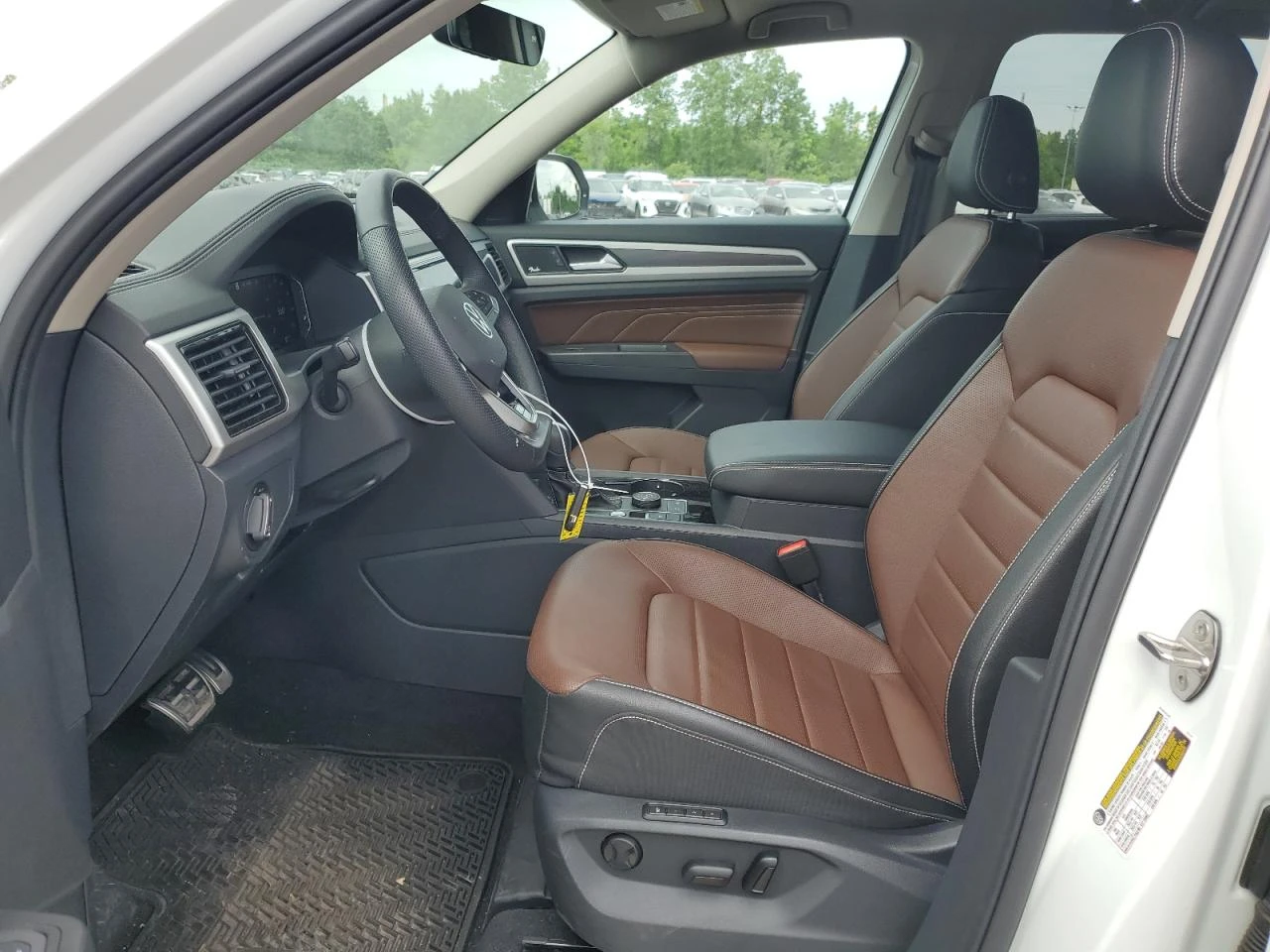 VW Atlas SEL PREMIUM R-LINE - изображение 7
