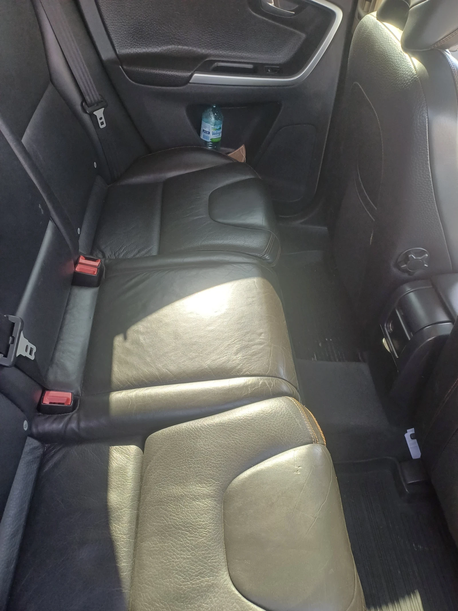 Volvo XC60 2.4d D5 - изображение 10