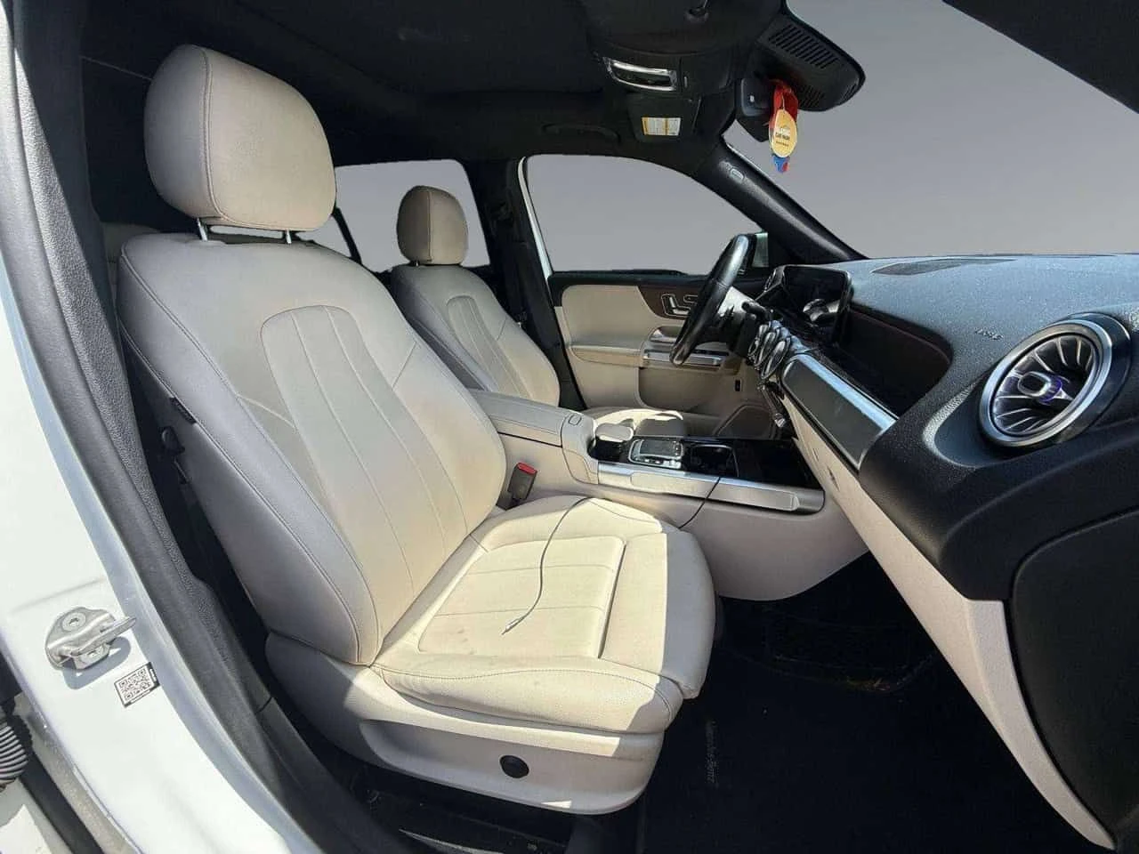 Mercedes-Benz GLB * AWD | Navigation | Leather | Heated Seats * CARF, снимка 14 - Автомобили и джипове - 54857176