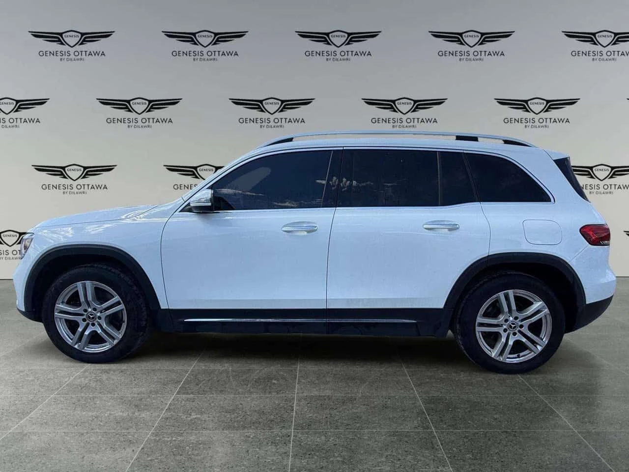 Mercedes-Benz GLB * AWD | Navigation | Leather | Heated Seats * CARF, снимка 2 - Автомобили и джипове - 54857176