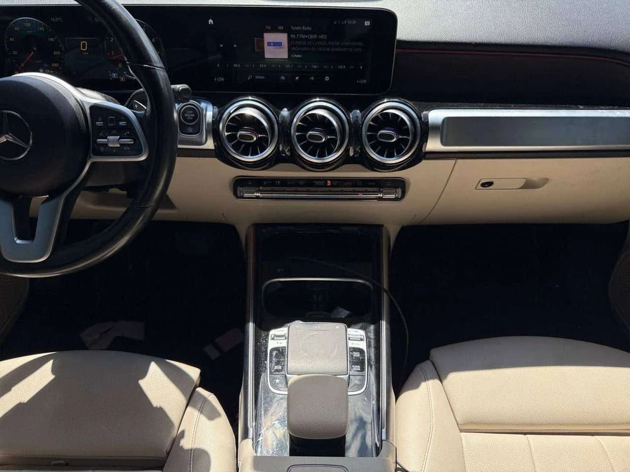 Mercedes-Benz GLB * AWD | Navigation | Leather | Heated Seats * CARF, снимка 12 - Автомобили и джипове - 54857176
