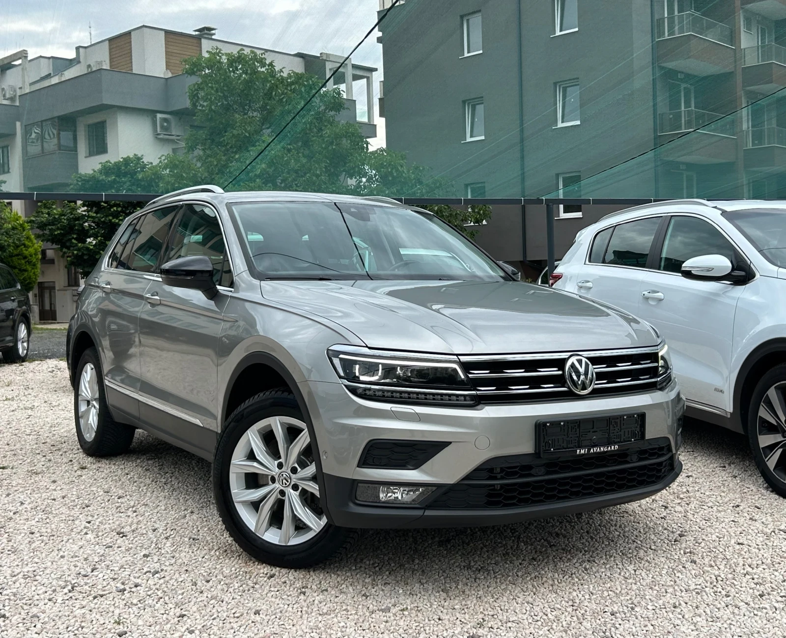 VW Tiguan 2.0 TDI DSG 4X4, снимка 1 - Автомобили и джипове - 54948062