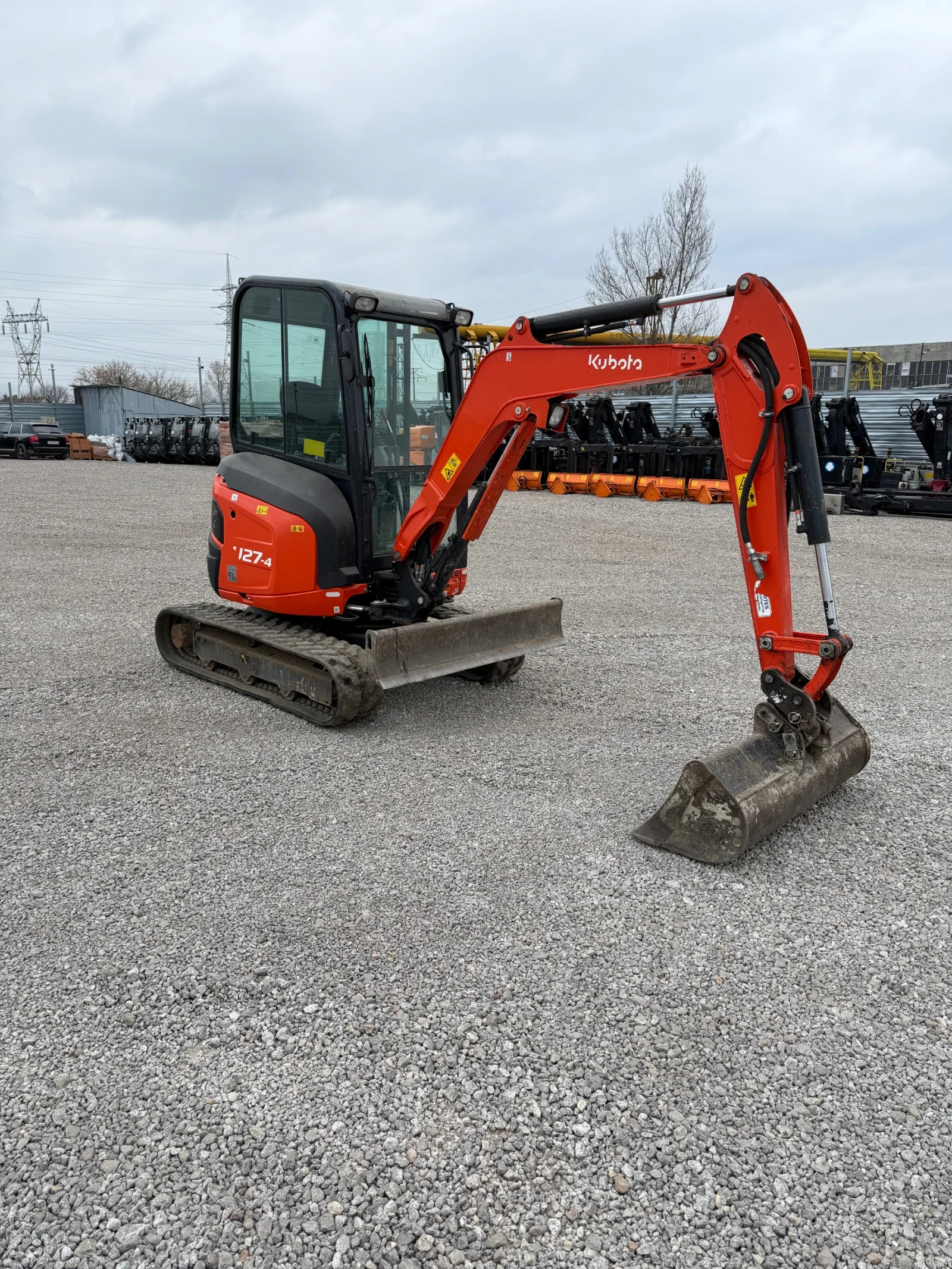 Багер Kubota U27-4