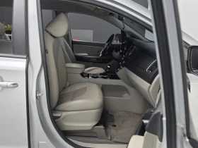 Kia Carnival 2.2D 9-Seater Luxury, снимка 11