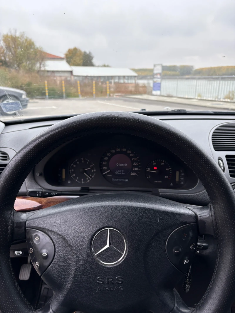 Mercedes-Benz E 270, снимка 7 - Автомобили и джипове - 48092435