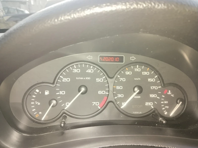 Peugeot 206 1.4i 75hp, снимка 8 - Автомобили и джипове - 48622781