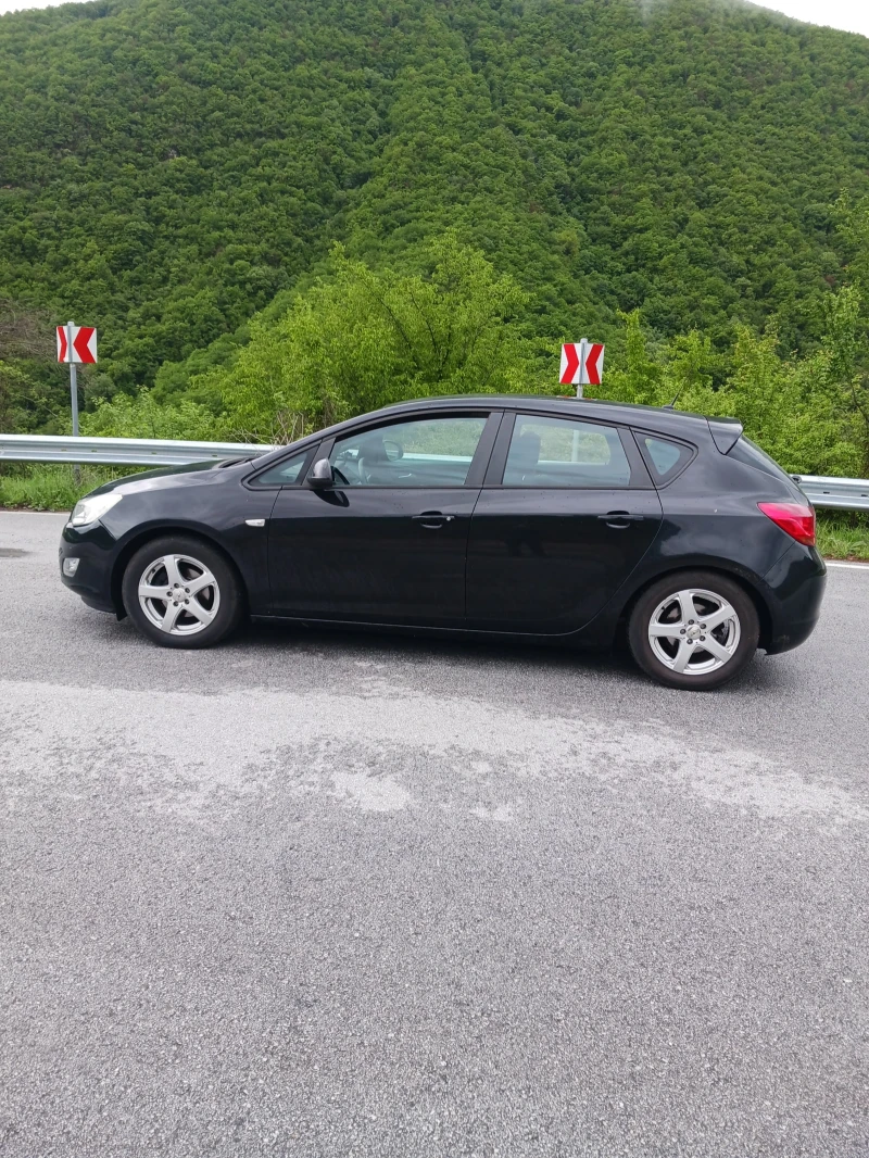 Opel Astra J 1.3 DTE 95HP, снимка 6 - Автомобили и джипове - 48714431