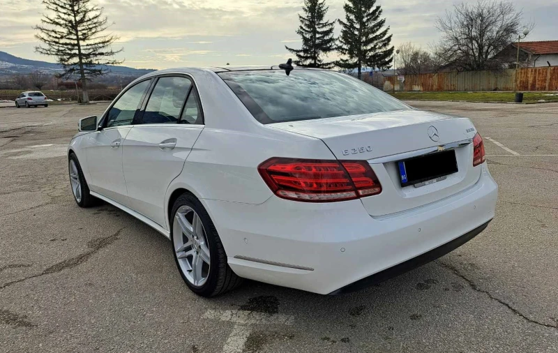 Mercedes-Benz E 250 4matic, снимка 4 - Автомобили и джипове - 48829143