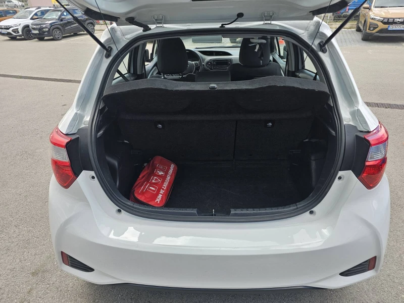 Toyota Yaris 1.5 Hybrid 75 hp, снимка 13 - Автомобили и джипове - 51189942