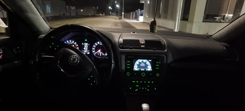 Skoda Octavia 1.6 tdi 105 ks diesel 4x4 2010 g, снимка 8 - Автомобили и джипове - 52630356