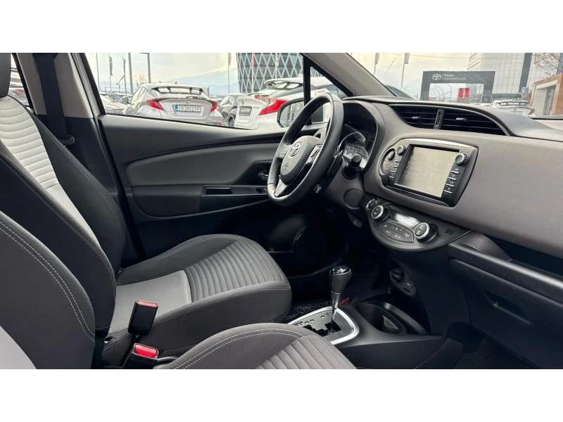 Toyota Yaris 1.5VVT-i Dynamic Business, снимка 6 - Автомобили и джипове - 49125234