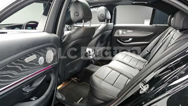 Mercedes-Benz E 220 d 4matic| DISTRONIC| HEAD-UP| BURMESTER| ВКЛ. ТЕХН, снимка 12 - Автомобили и джипове - 54401395