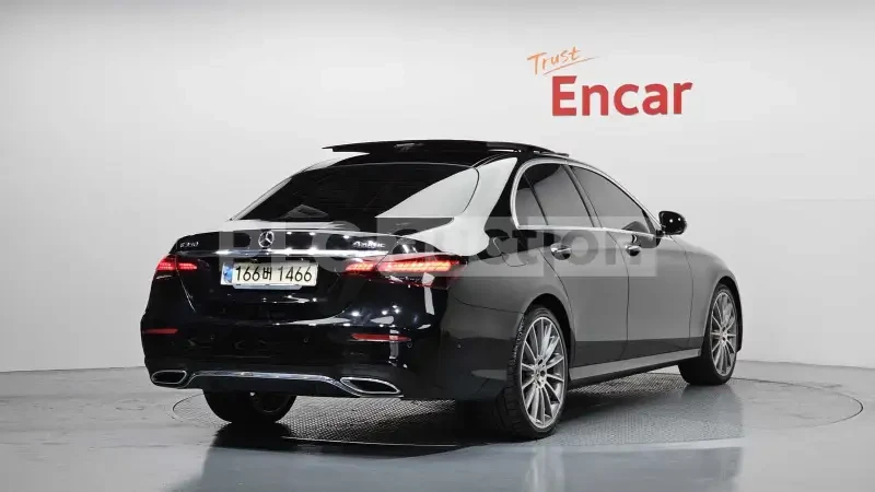 Mercedes-Benz E 220 d 4matic| DISTRONIC| HEAD-UP| BURMESTER| ВКЛ. ТЕХН, снимка 2 - Автомобили и джипове - 54401395