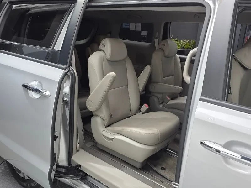 Kia Carnival 2.2D 9-Seater Luxury, снимка 12 - Автомобили и джипове - 56699768