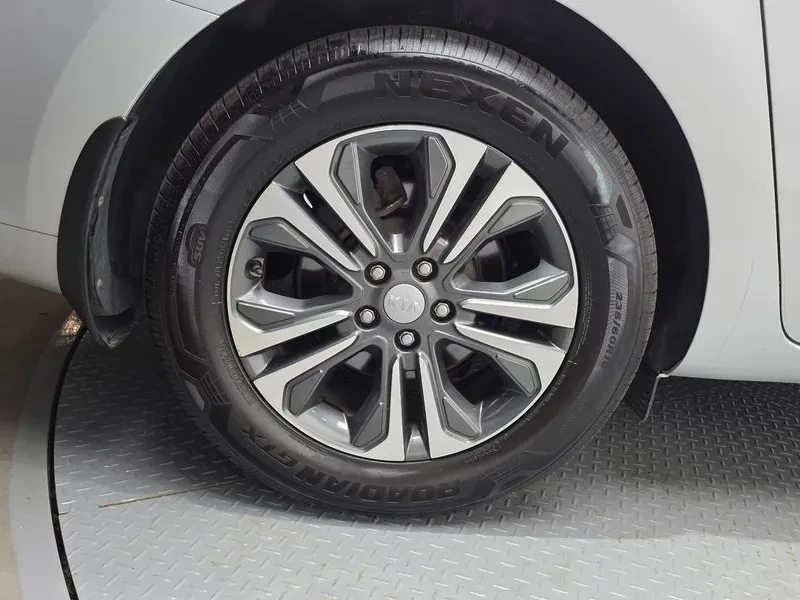 Kia Carnival 2.2D 9-Seater Luxury, снимка 5 - Автомобили и джипове - 56699768