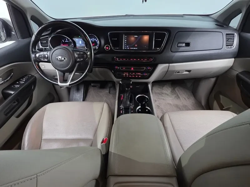 Kia Carnival 2.2D 9-Seater Luxury, снимка 7 - Автомобили и джипове - 56699768
