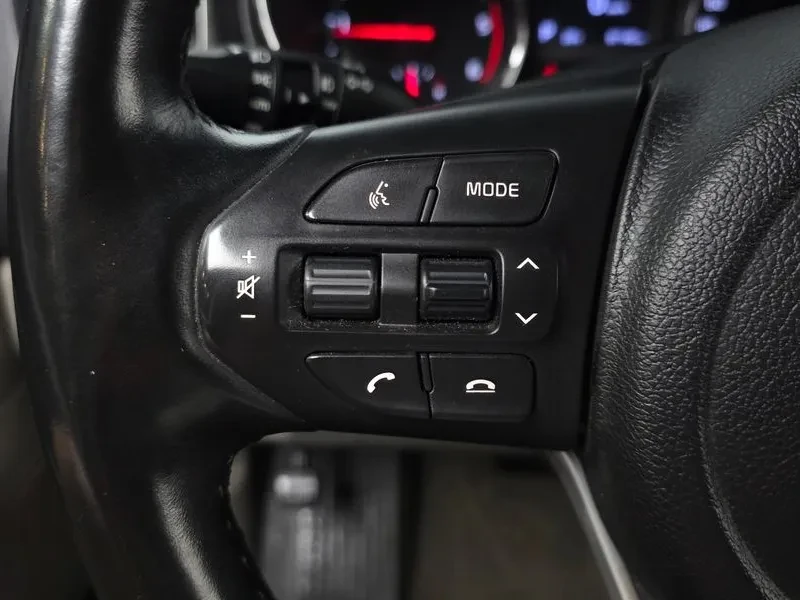Kia Carnival 2.2D 9-Seater Luxury, снимка 17 - Автомобили и джипове - 56699768
