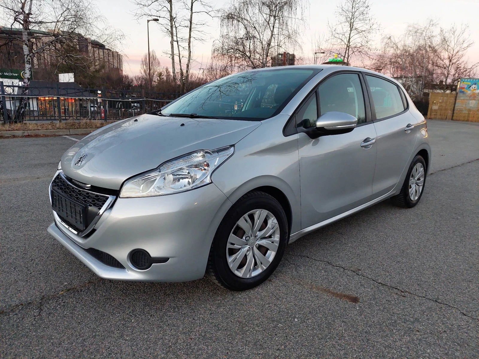 Peugeot 208 1,6e-HDi 92ps - изображение 2