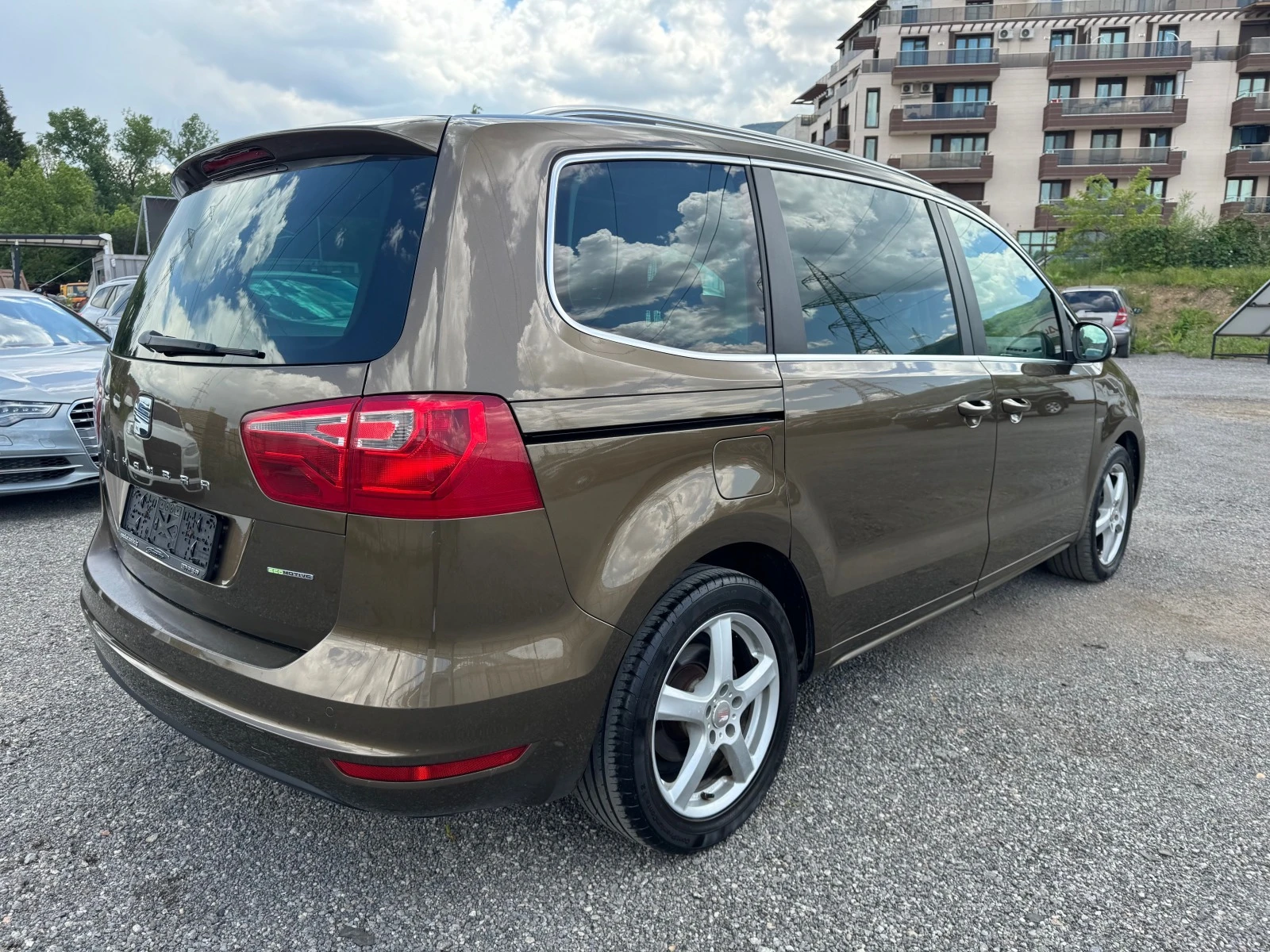 Seat Alhambra 2.0TDI-AUTOMAT-NAVI-PANORAMА-CAMERA-F1-FULL - изображение 4