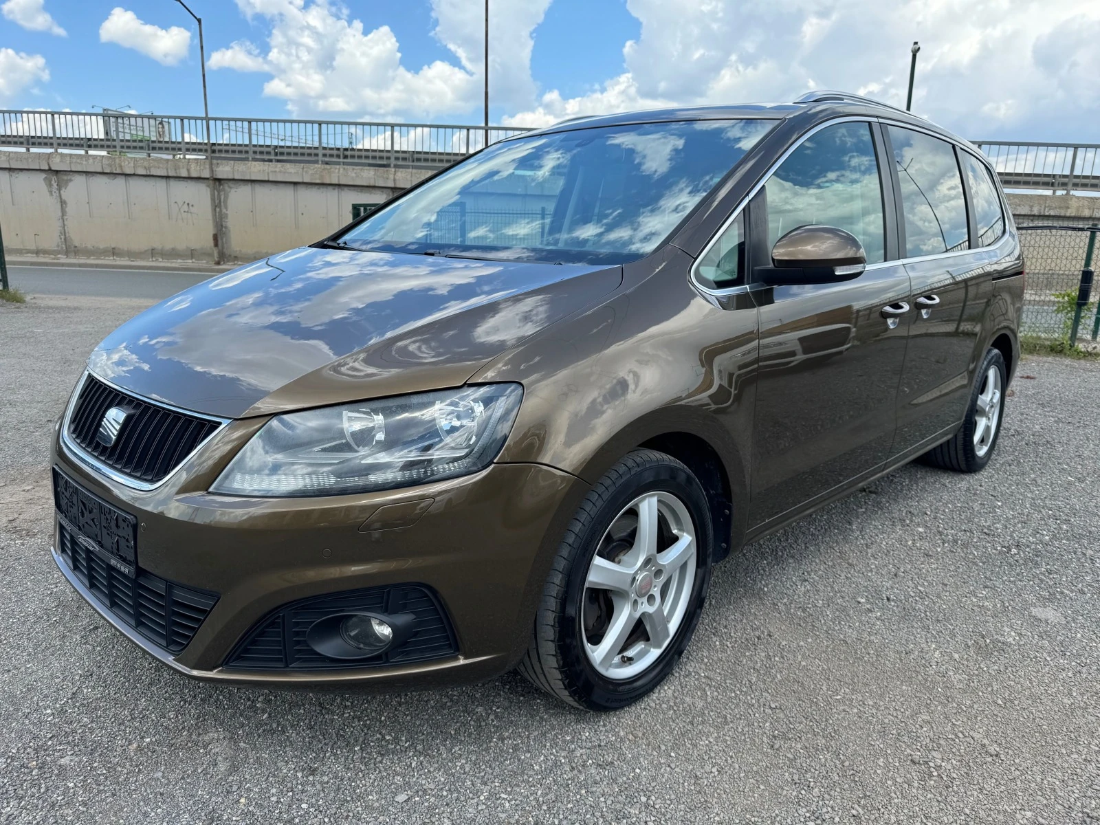 Seat Alhambra 2.0TDI-AUTOMAT-NAVI-PANORAMА-CAMERA-F1-FULL - изображение 2