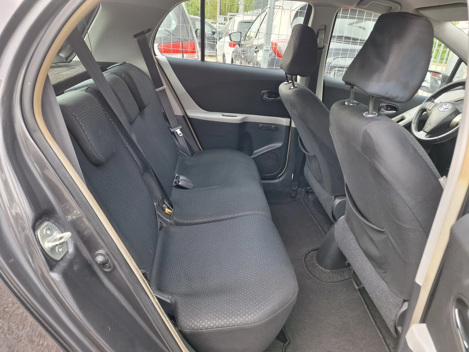 Toyota Yaris 1.3 KATO HOBA - изображение 9