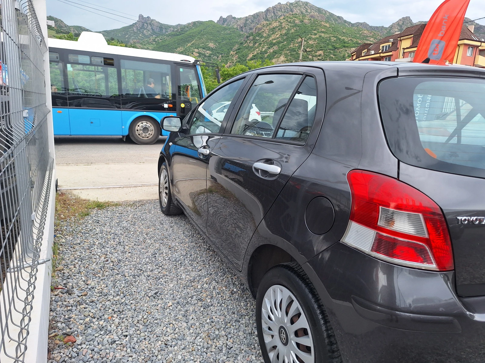Toyota Yaris 1.3 KATO HOBA - изображение 8