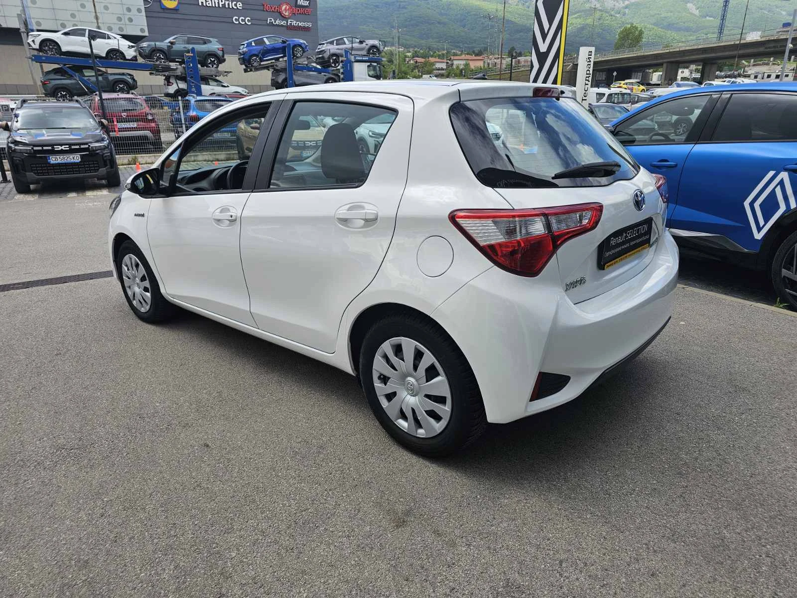 Toyota Yaris 1.5 Hybrid 75 hp - изображение 4
